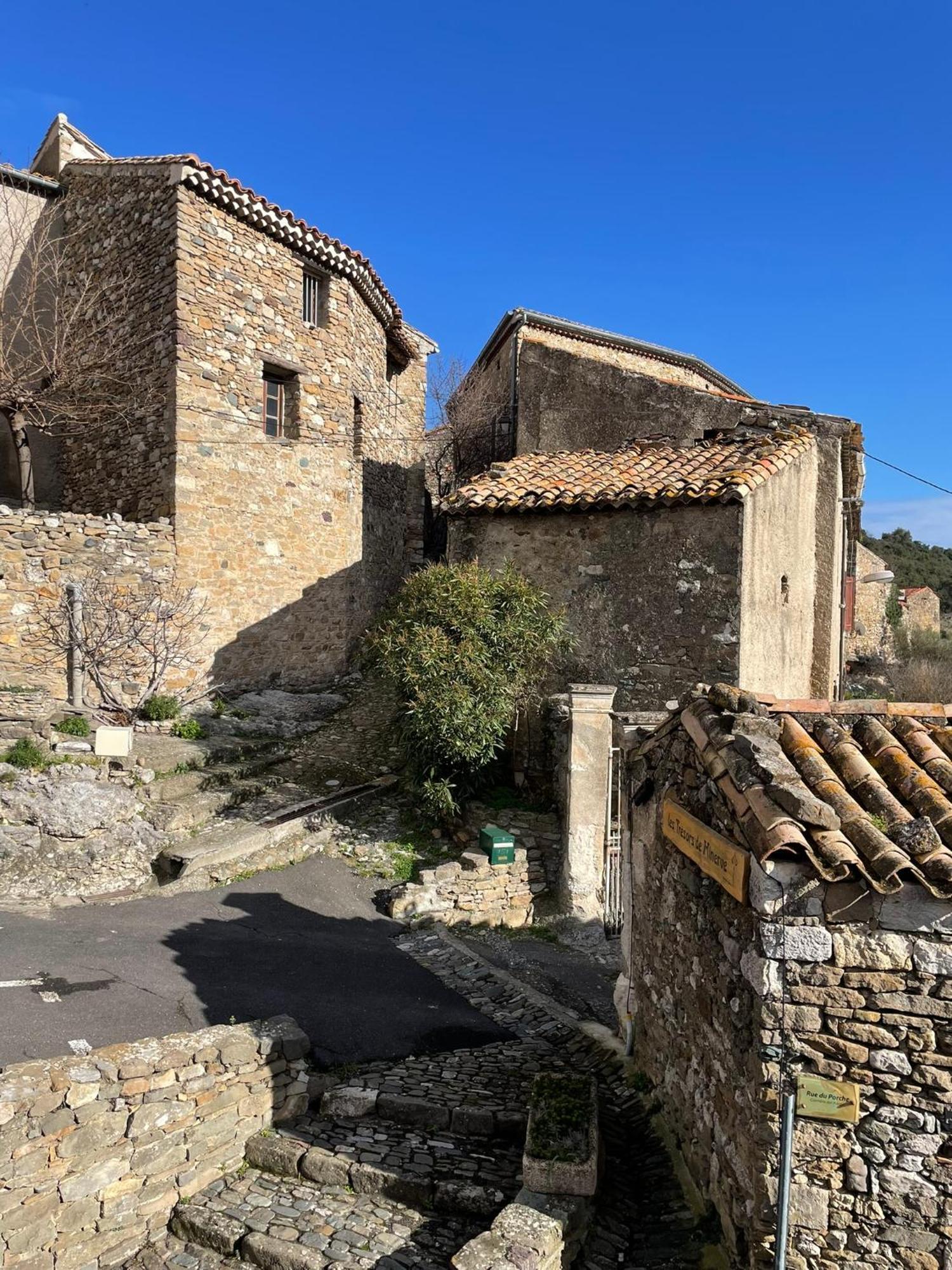 Chez L'artiste Minerve